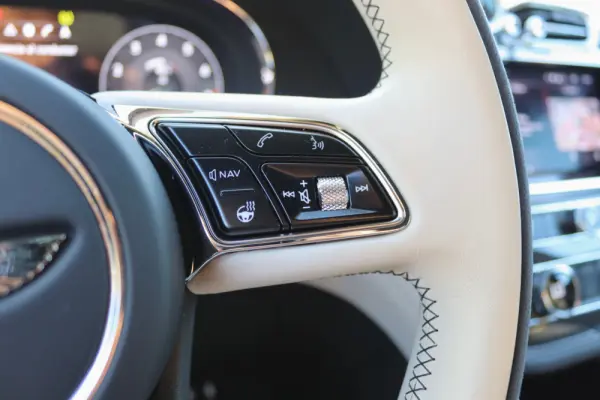 Bentley Bentayga V8 S Black Edition 32