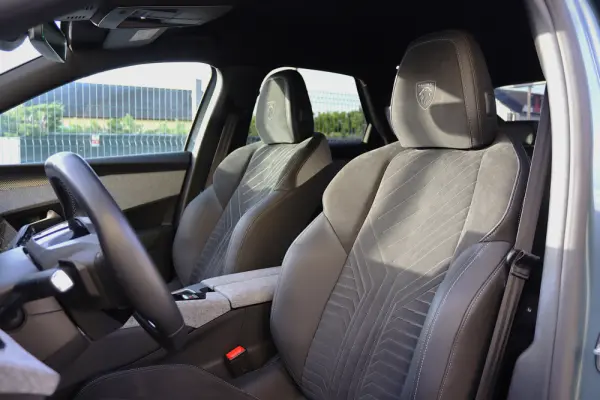 Peugeot 3008 1.2 Hybrid GT e-DCS6 5
