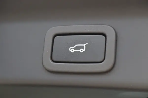 Jaguar F-Pace 20d Aut. Prestige 8