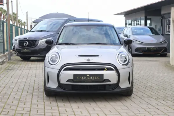 MINI 3 Portas Cooper SE Essential 2