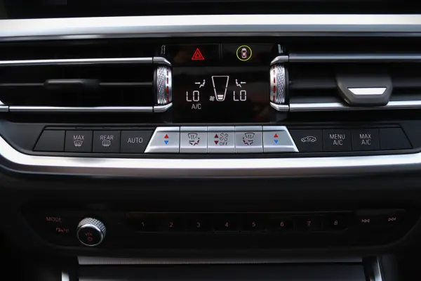 BMW 320 e Touring Pack M Auto 21