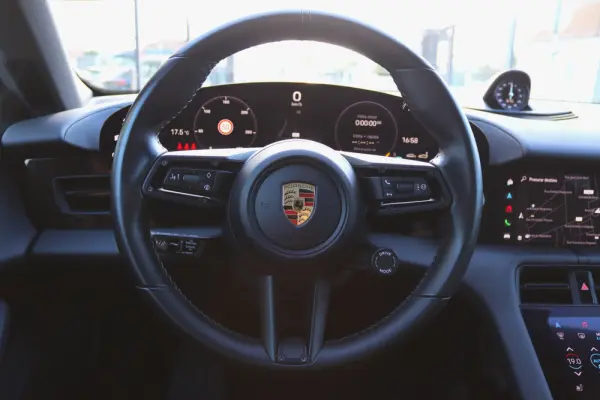 Porsche Taycan 4S 29