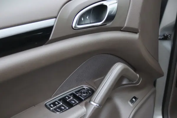 Porsche Cayenne S E-Hybrid 12