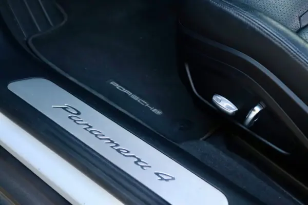 Porsche Panamera 4 E-Hybrid 19