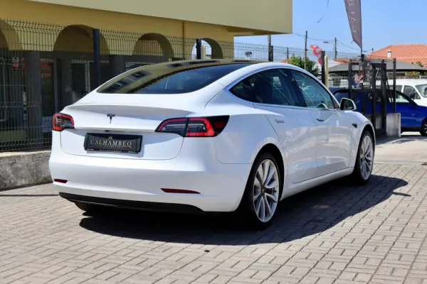 Tesla Model 3 Standard Range Plus RWD 3