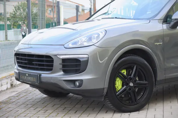 Porsche Cayenne S E-Hybrid 2