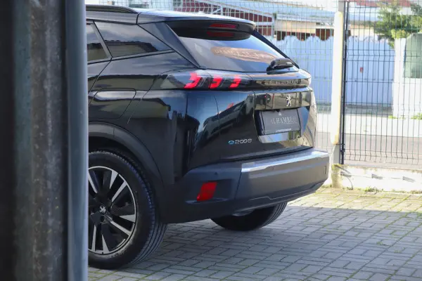 Peugeot e-2008 50 kWh GT 11