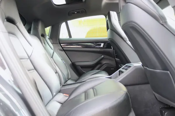 Porsche Panamera 4S Diesel 43