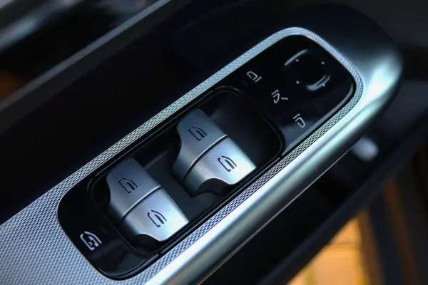 Mercedes-Benz GLC 300 e 4Matic 9G-TRONIC Avantgarde Advanced 17