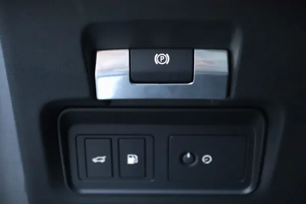 Land Rover Discovery Sport 1.5 I3 P300e AWD Dynamic SE 28