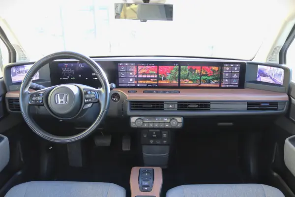 Honda e Advance (17") 4