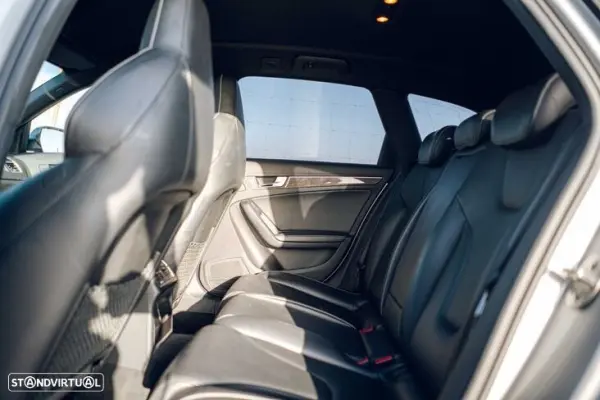 Audi RS4 Avant 4.2 FSi quattro S tronic 32