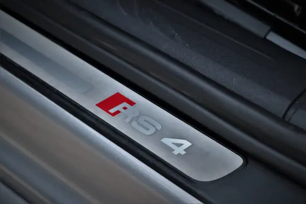 Audi RS4 Avant 4.2 FSi quattro S tronic 19