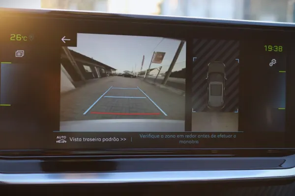 Peugeot e-2008 50 kWh GT 8