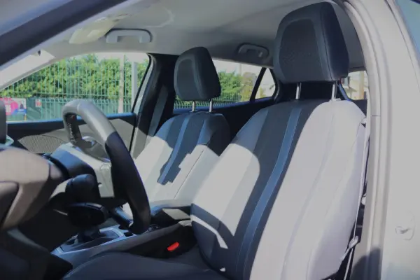 Peugeot 2008 1.5 BlueHDi Allure EAT8 16