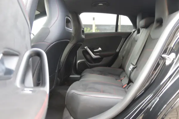 Mercedes-Benz CLA 180 d Shooting Brake AMG Line Aut. 21