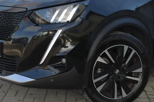 Peugeot e-2008 50 kWh GT 2