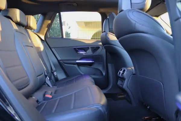 Mercedes-Benz GLC 300 e 4Matic 9G-TRONIC Avantgarde Advanced 34