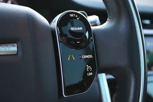 Land Rover Discovery Sport 1.5 I3 P300e AWD Dynamic SE 32