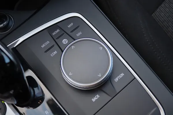 BMW 116 d Advantage Auto 28