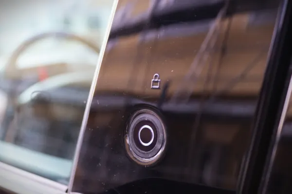 Ford Mustang Mach-E 75.7 kWh Base 30