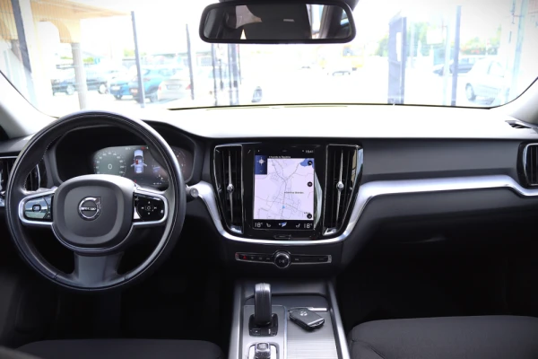 Volvo V60 B4 Momentum 4