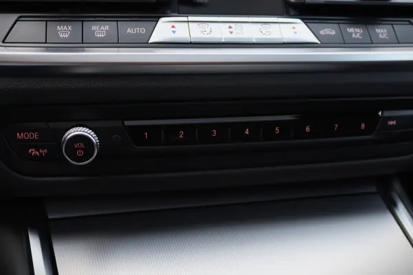 BMW 320 e Touring Pack M Auto 23