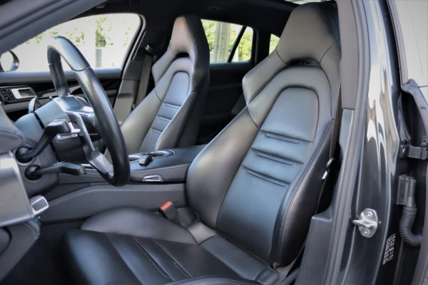 Porsche Panamera Sport Turismo 4 E-Hybrid 11