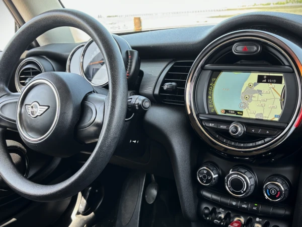 MINI 3 Portas Cooper D 6