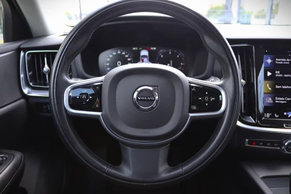 Volvo V60 B4 Momentum 19