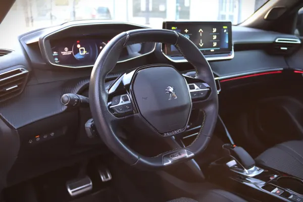 Peugeot e-2008 50 kWh GT 18