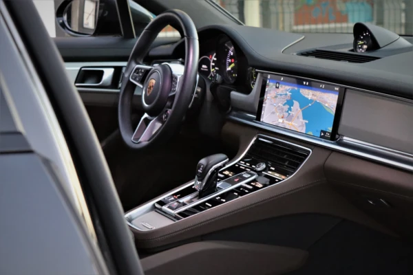 Porsche Panamera 4 E-Hybrid 16