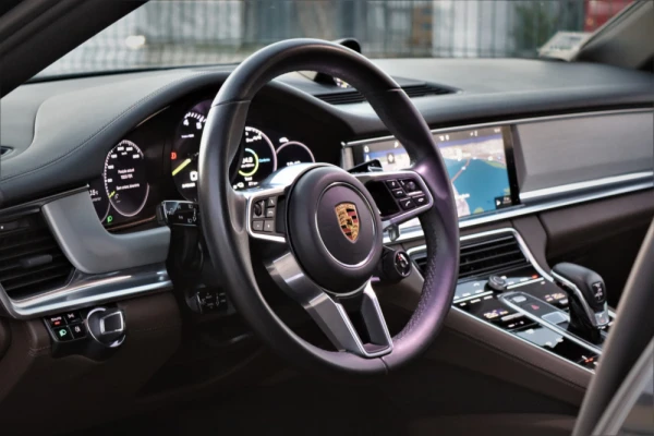 Porsche Panamera 4 E-Hybrid 8