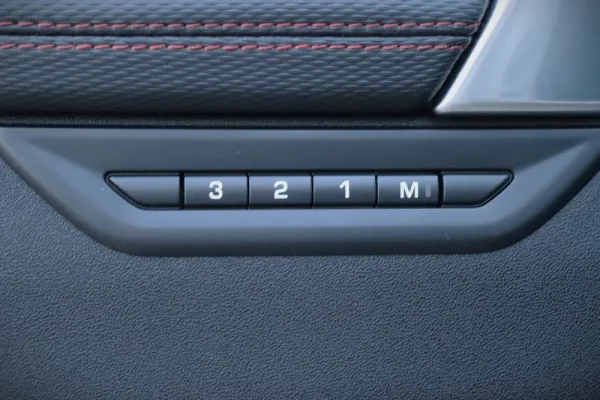 Land Rover Discovery Sport 1.5 I3 P300e AWD Dynamic SE 27