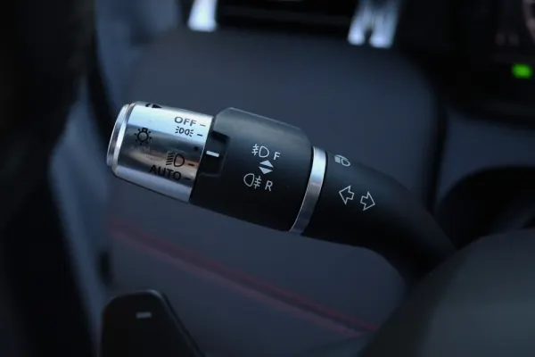 Land Rover Discovery Sport 1.5 I3 P300e AWD Dynamic SE 30