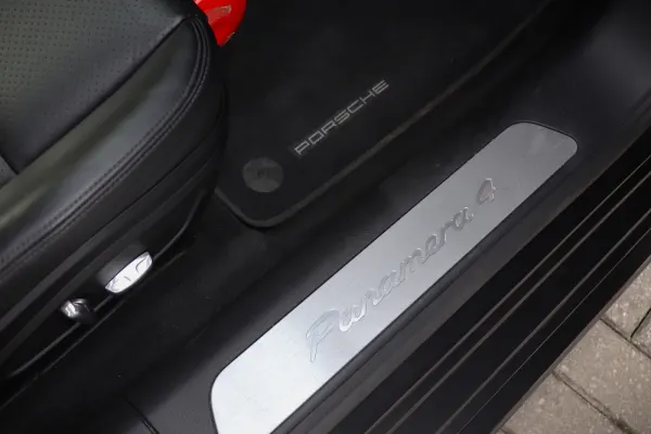 Porsche Panamera Sport Turismo 4 E-Hybrid 47