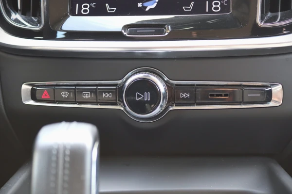 Volvo V60 B4 Momentum 24