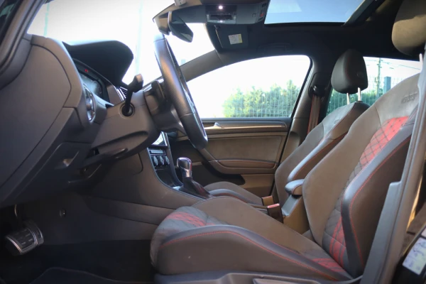 Volkswagen Golf 2.0 TSI GTi TCR DSG 18