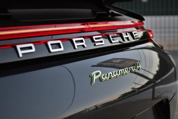 Porsche Panamera 4 E-Hybrid 4
