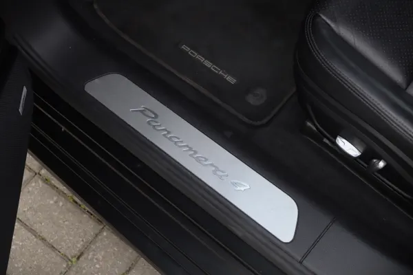 Porsche Panamera Sport Turismo 4 E-Hybrid 21