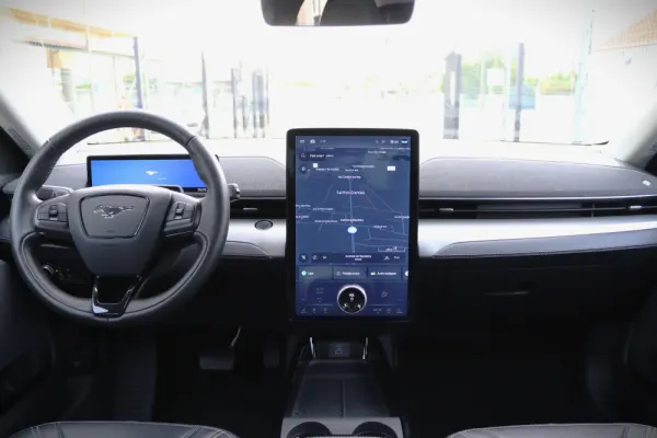 Ford Mustang Mach-E 75.7 kWh Base 4