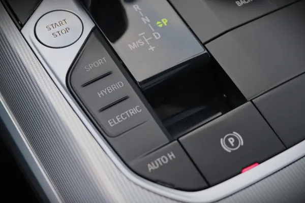 BMW 320 e Touring Pack M Auto 27