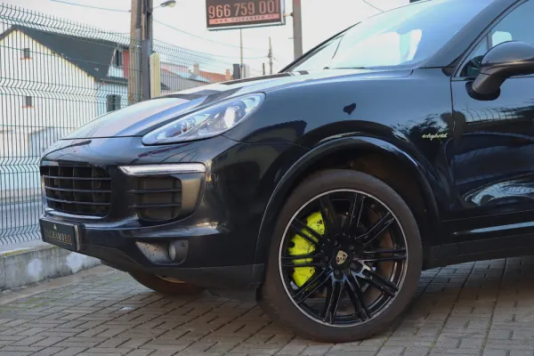 Porsche Cayenne S E-Hybrid 4