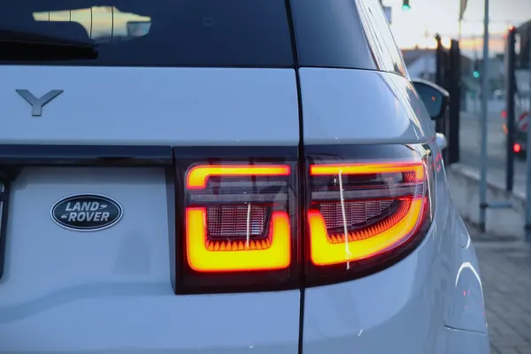 Land Rover Discovery Sport 1.5 I3 P300e AWD Dynamic SE 17