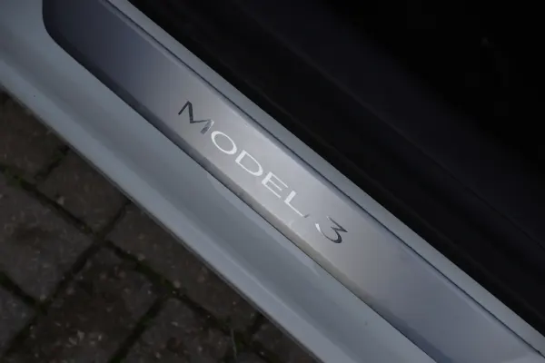 Tesla Model 3 Standard Range Plus RWD 14