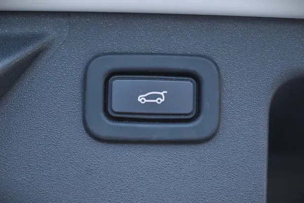 Land Rover Discovery Sport 1.5 I3 P300e AWD Dynamic SE 6