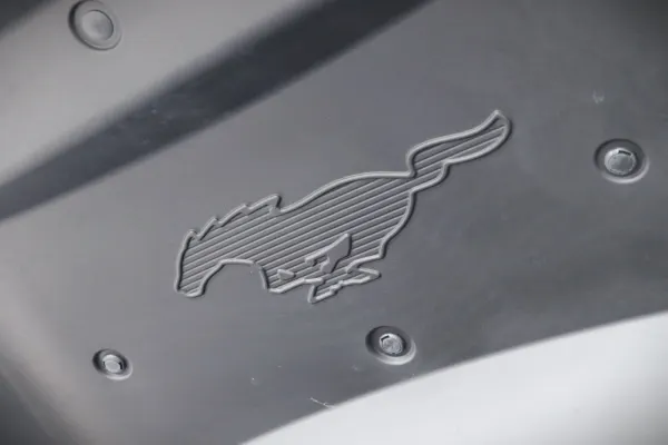 Ford Mustang Mach-E 75.7 kWh Base 12