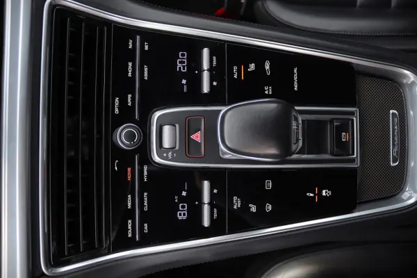 Porsche Panamera Sport Turismo 4 E-Hybrid 34