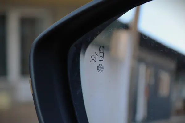 Peugeot e-2008 50 kWh GT 9