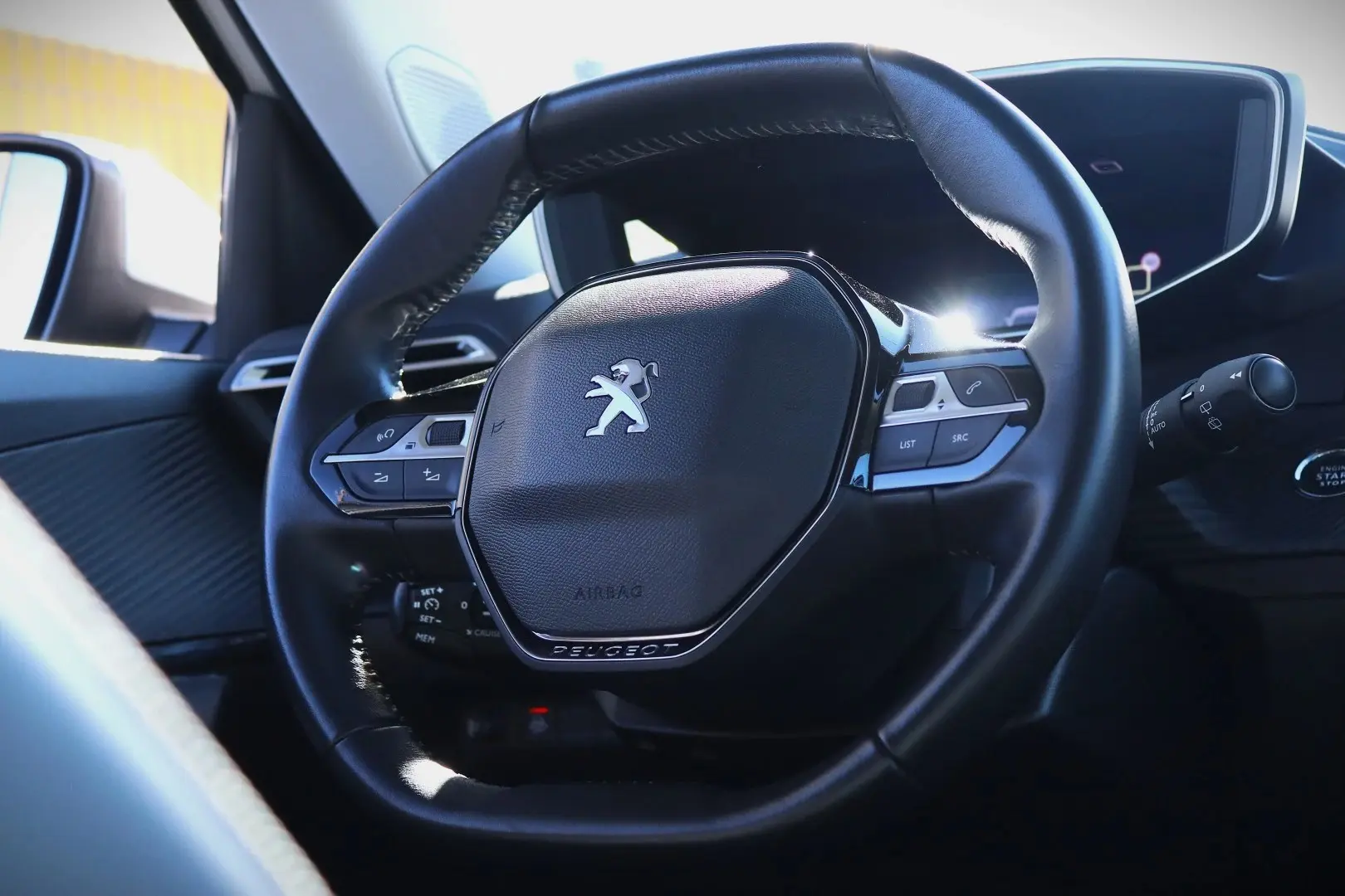 Peugeot 2008 1.5 BlueHDi Allure EAT8 15